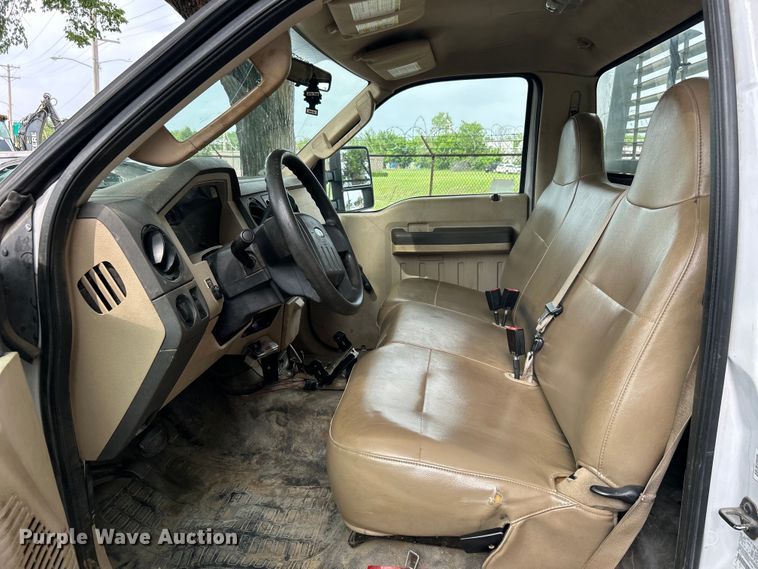 image for item EG0355 2010 Ford F250 Super Duty pickup truck