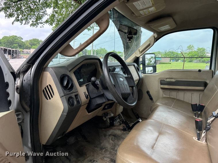 image for item EG0355 2010 Ford F250 Super Duty pickup truck