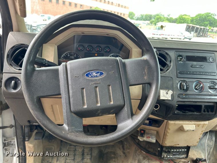 image for item EG0355 2010 Ford F250 Super Duty pickup truck