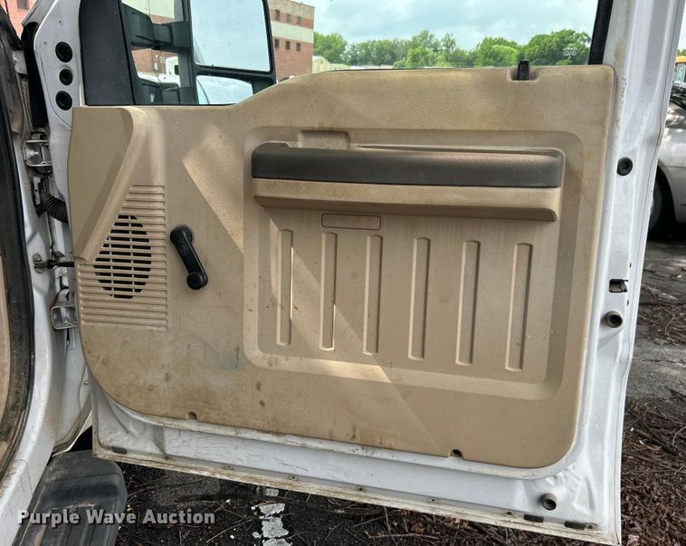 image for item EG0355 2010 Ford F250 Super Duty pickup truck