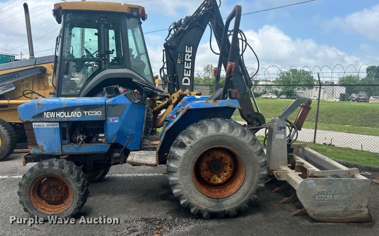 image for item EG0357 New Holland TC30  MFWD tractor
