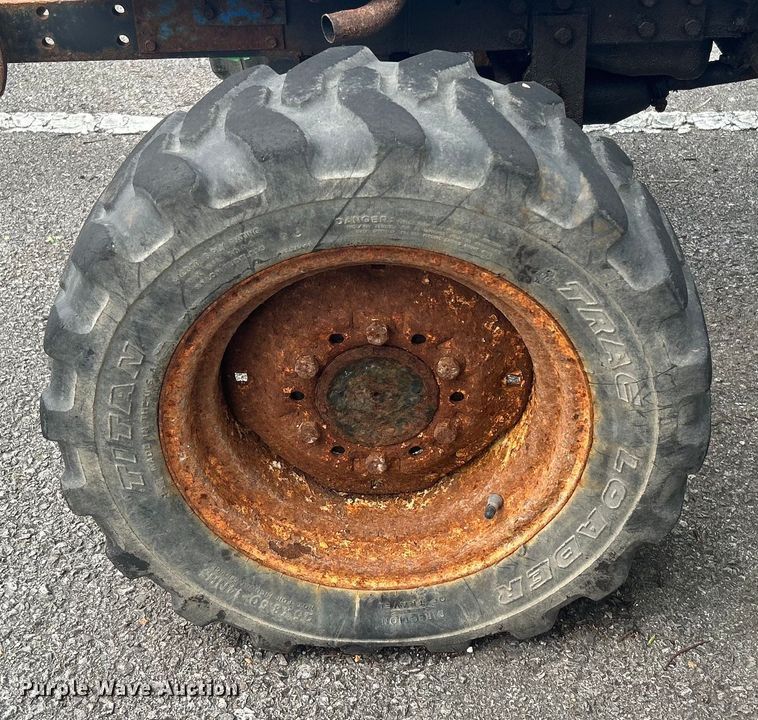 image for item EG0357 New Holland TC30  MFWD tractor