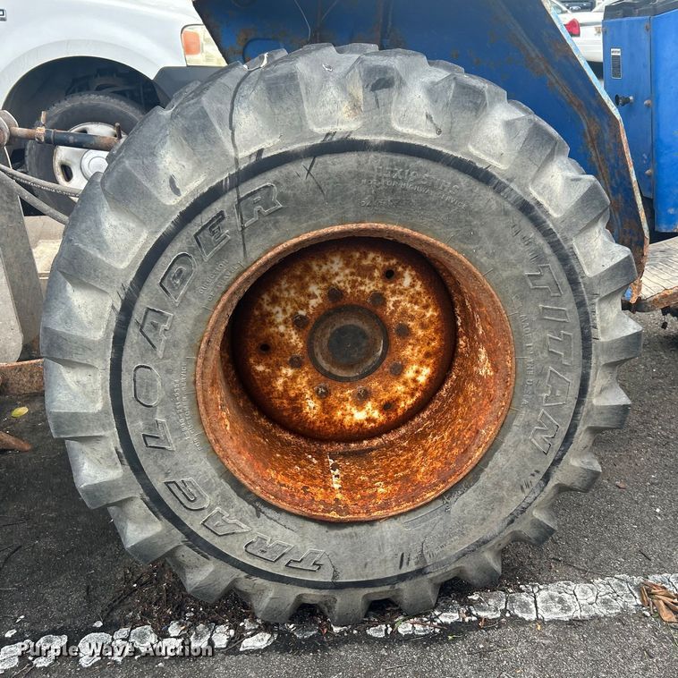 image for item EG0357 New Holland TC30  MFWD tractor