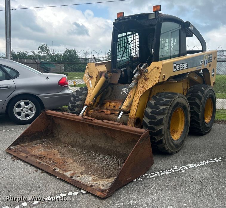 image for item EG0358 John Deere 332  skid steer loader