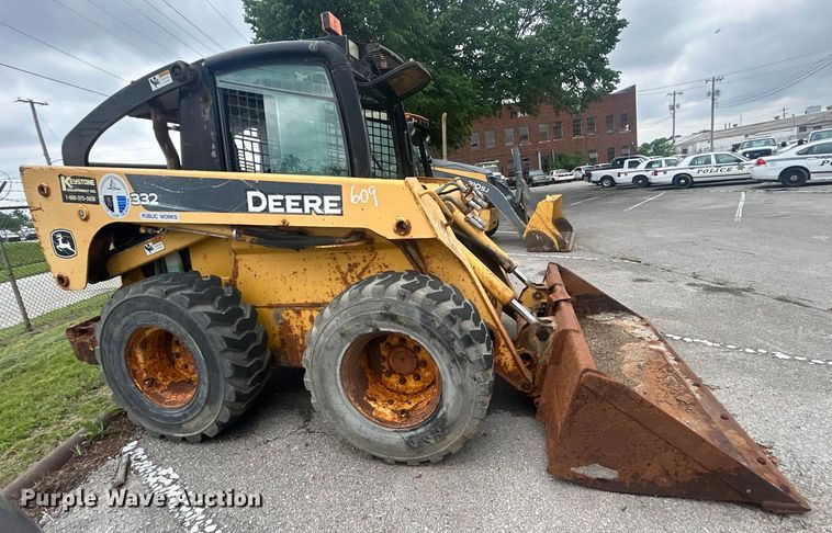image for item EG0358 John Deere 332  skid steer loader