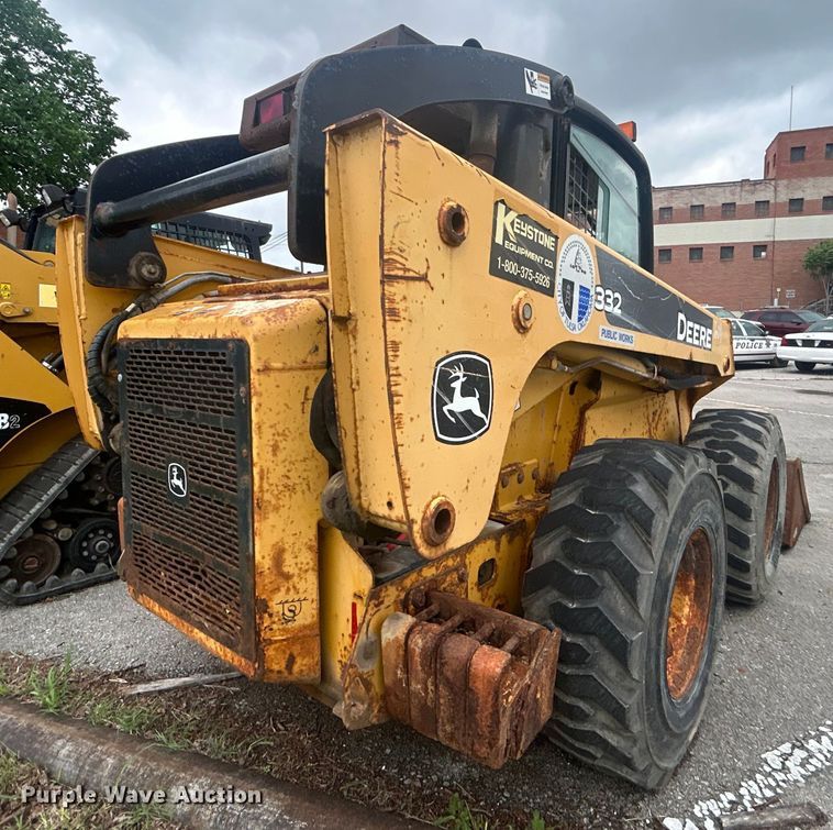 image for item EG0358 John Deere 332  skid steer loader