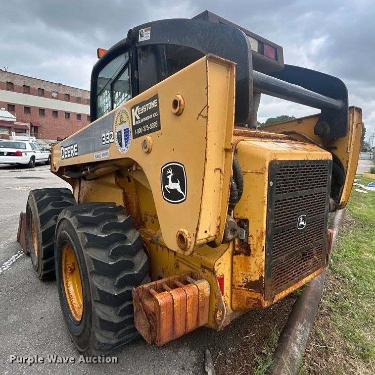 image for item EG0358 John Deere 332  skid steer loader