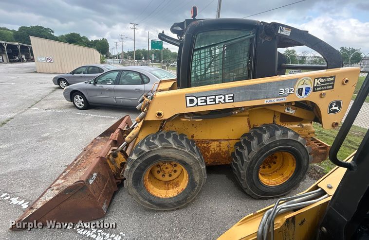 image for item EG0358 John Deere 332  skid steer loader