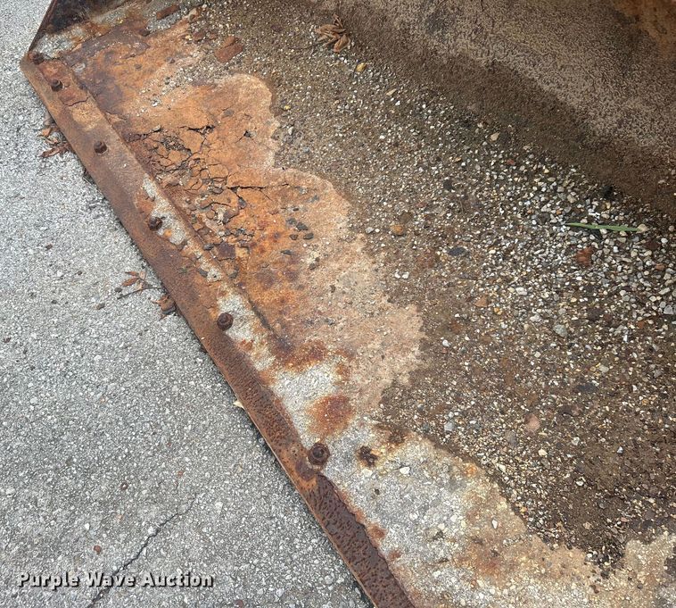 image for item EG0358 John Deere 332  skid steer loader