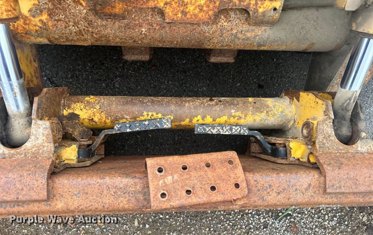 image for item EG0358 John Deere 332  skid steer loader