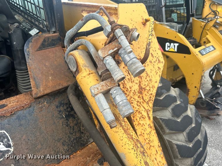 image for item EG0358 John Deere 332  skid steer loader