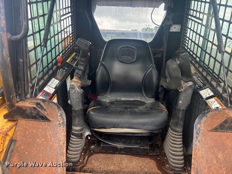 image for item EG0358 John Deere 332  skid steer loader