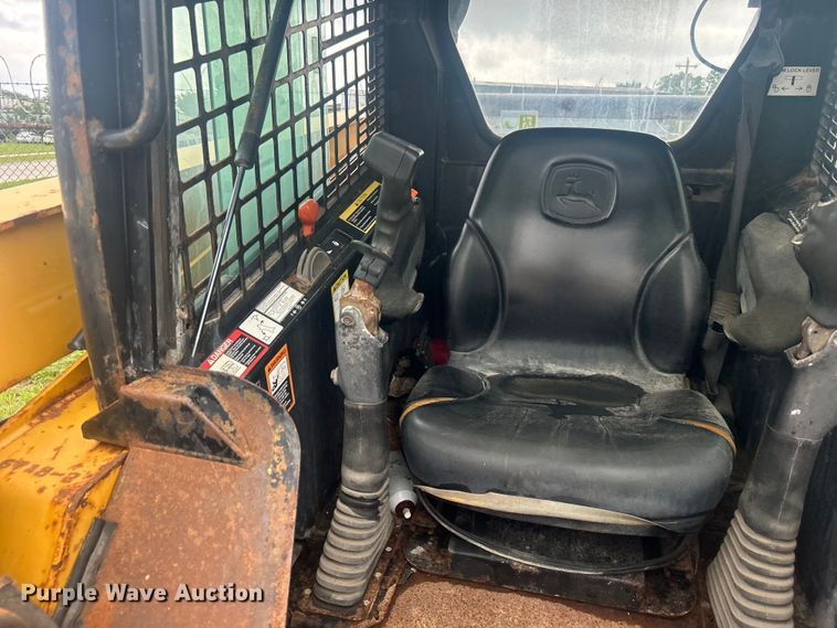 image for item EG0358 John Deere 332  skid steer loader