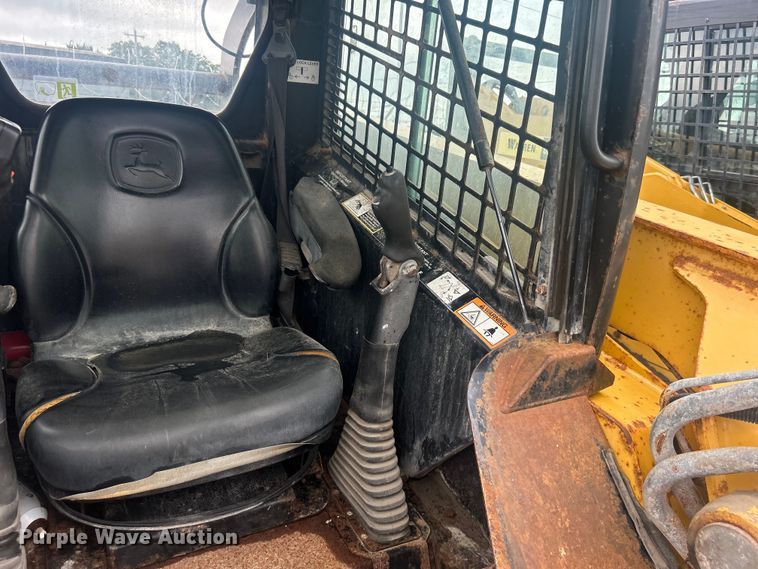 image for item EG0358 John Deere 332  skid steer loader