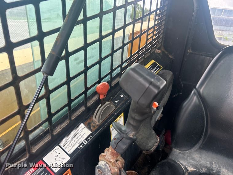 image for item EG0358 John Deere 332  skid steer loader