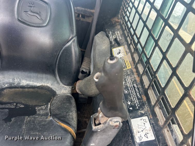 image for item EG0358 John Deere 332  skid steer loader