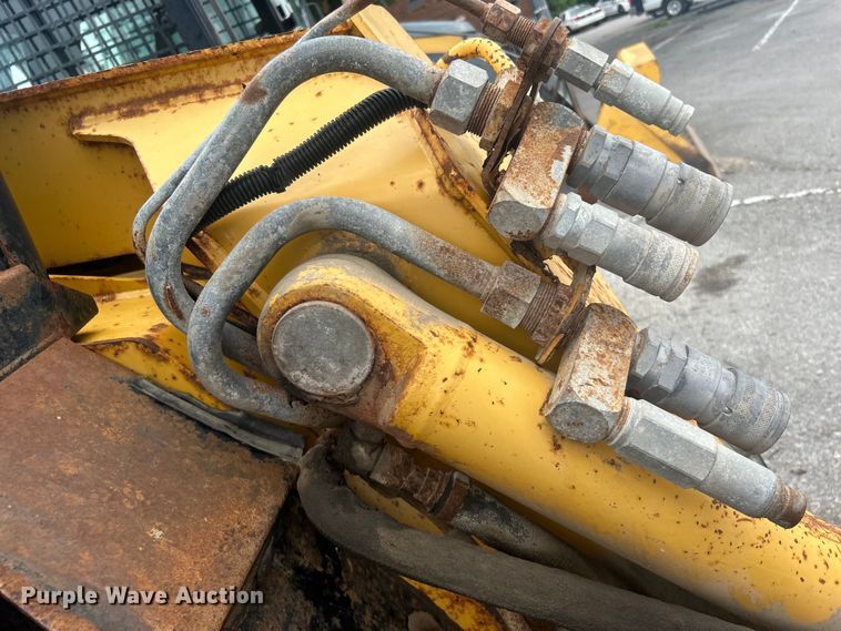 image for item EG0358 John Deere 332  skid steer loader