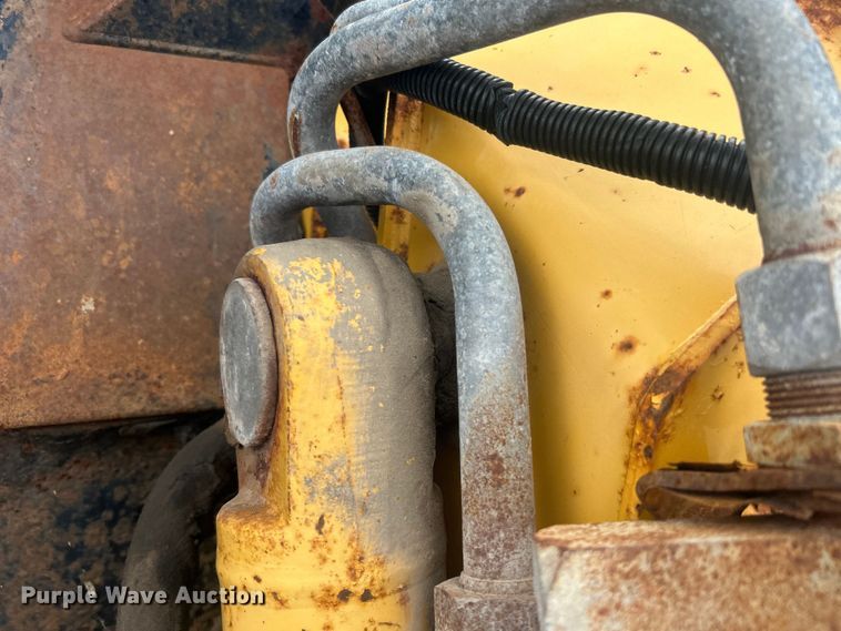 image for item EG0358 John Deere 332  skid steer loader