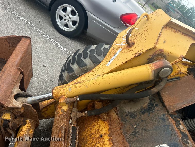 image for item EG0358 John Deere 332  skid steer loader