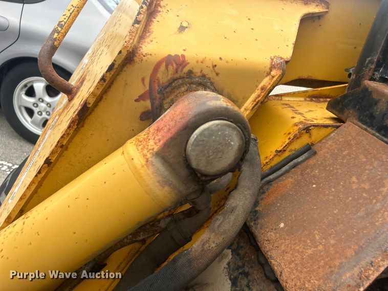 image for item EG0358 John Deere 332  skid steer loader