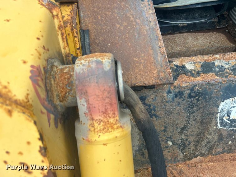 image for item EG0358 John Deere 332  skid steer loader