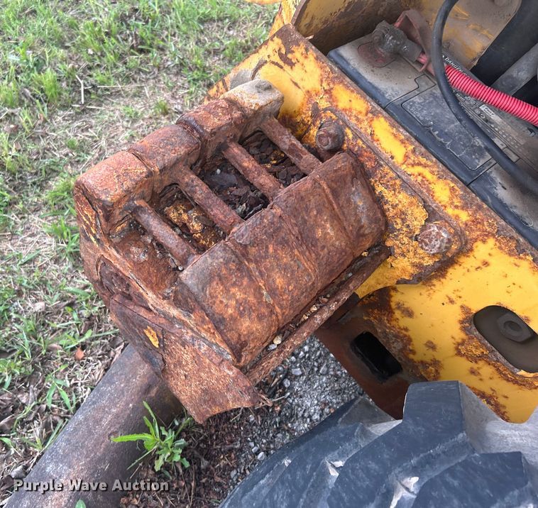 image for item EG0358 John Deere 332  skid steer loader