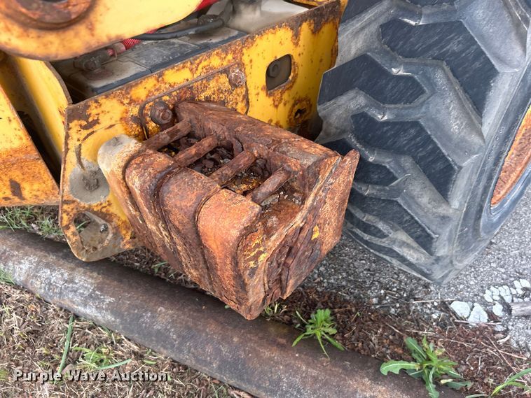 image for item EG0358 John Deere 332  skid steer loader