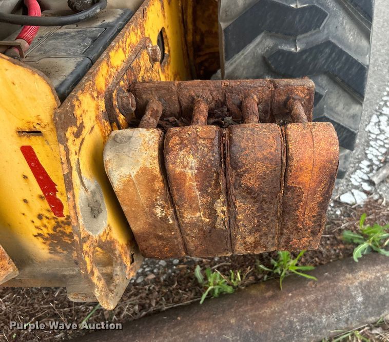 image for item EG0358 John Deere 332  skid steer loader