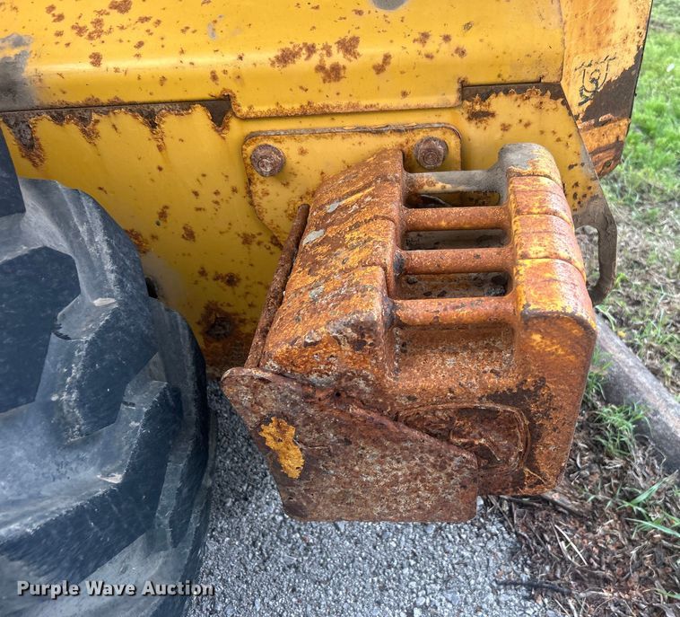 image for item EG0358 John Deere 332  skid steer loader