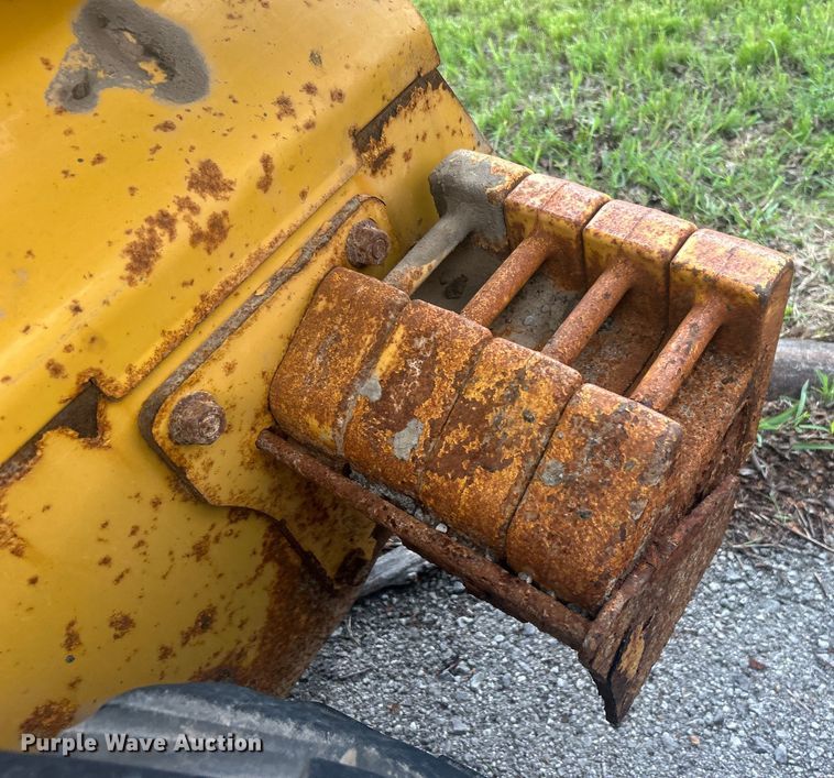 image for item EG0358 John Deere 332  skid steer loader
