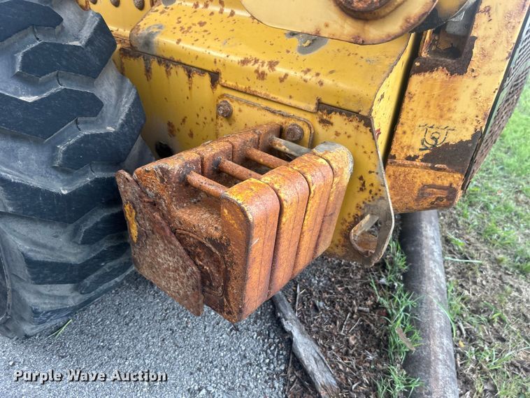 image for item EG0358 John Deere 332  skid steer loader