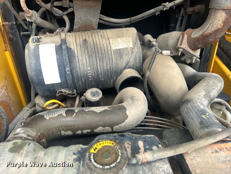 image for item EG0358 John Deere 332  skid steer loader