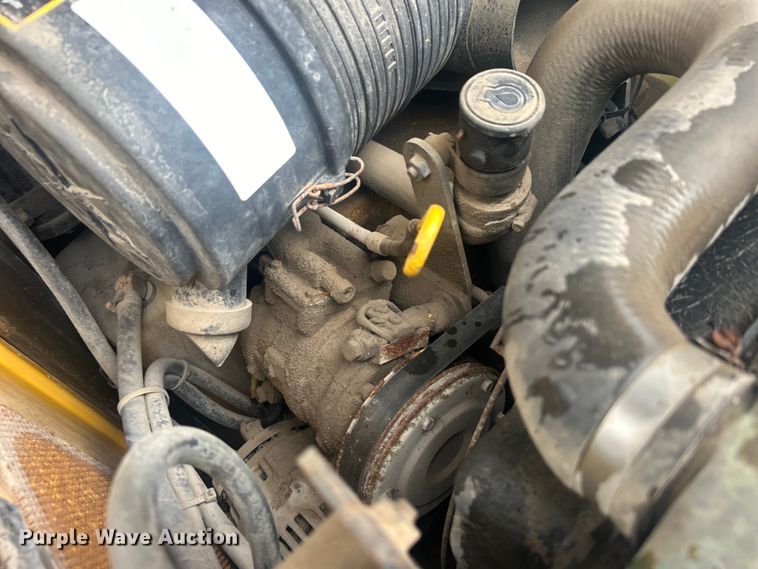 image for item EG0358 John Deere 332  skid steer loader