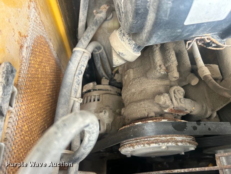 image for item EG0358 John Deere 332  skid steer loader