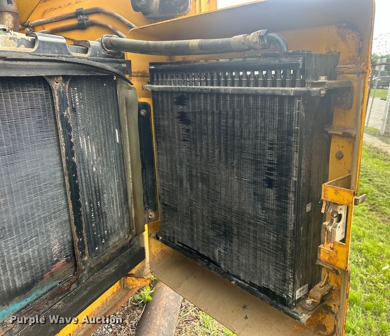 image for item EG0358 John Deere 332  skid steer loader