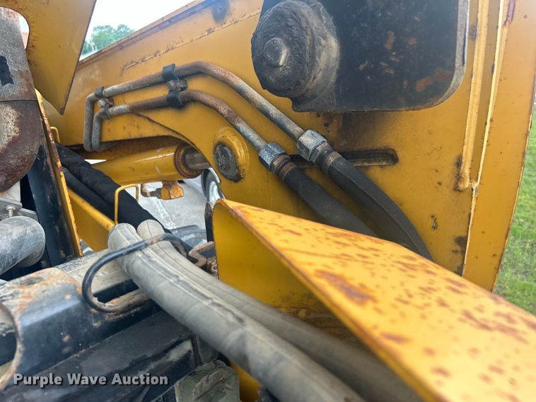 image for item EG0358 John Deere 332  skid steer loader