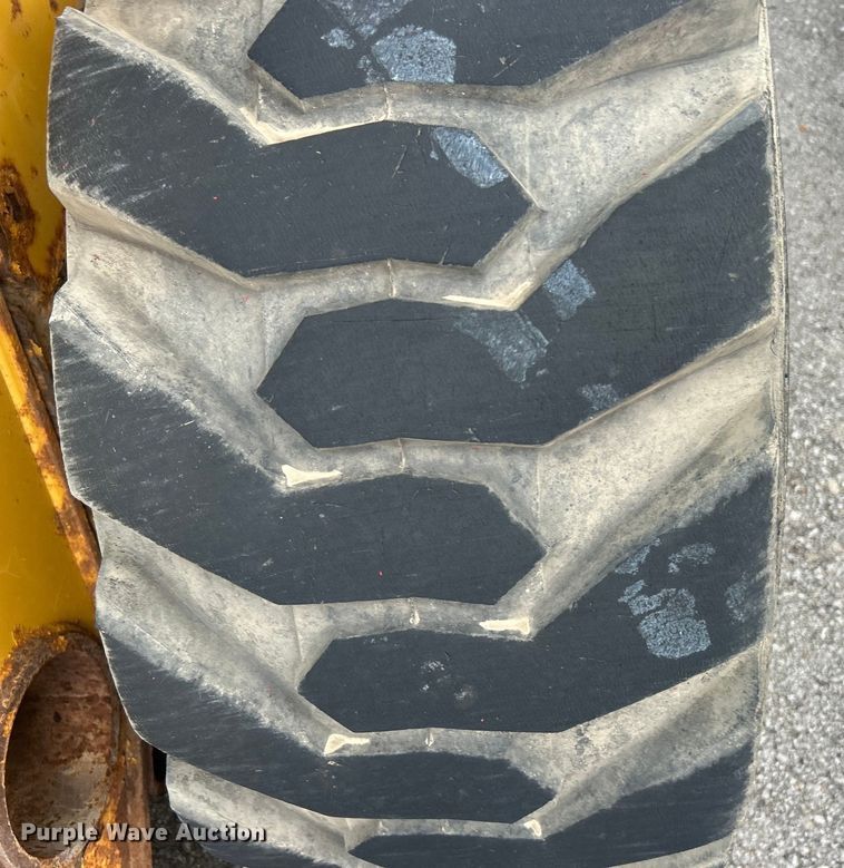 image for item EG0358 John Deere 332  skid steer loader