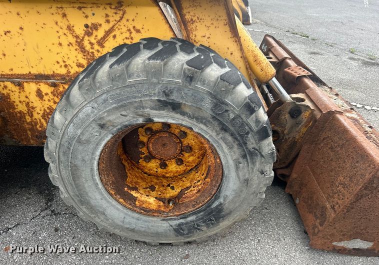 image for item EG0358 John Deere 332  skid steer loader