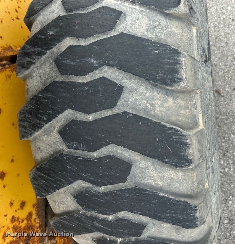 image for item EG0358 John Deere 332  skid steer loader