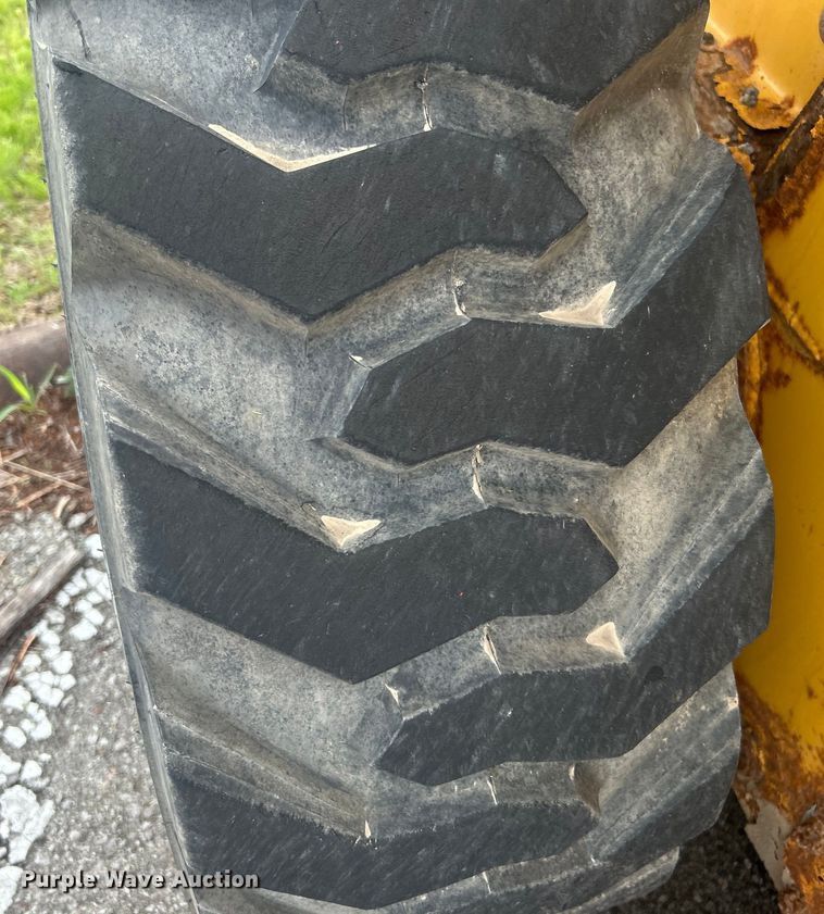 image for item EG0358 John Deere 332  skid steer loader