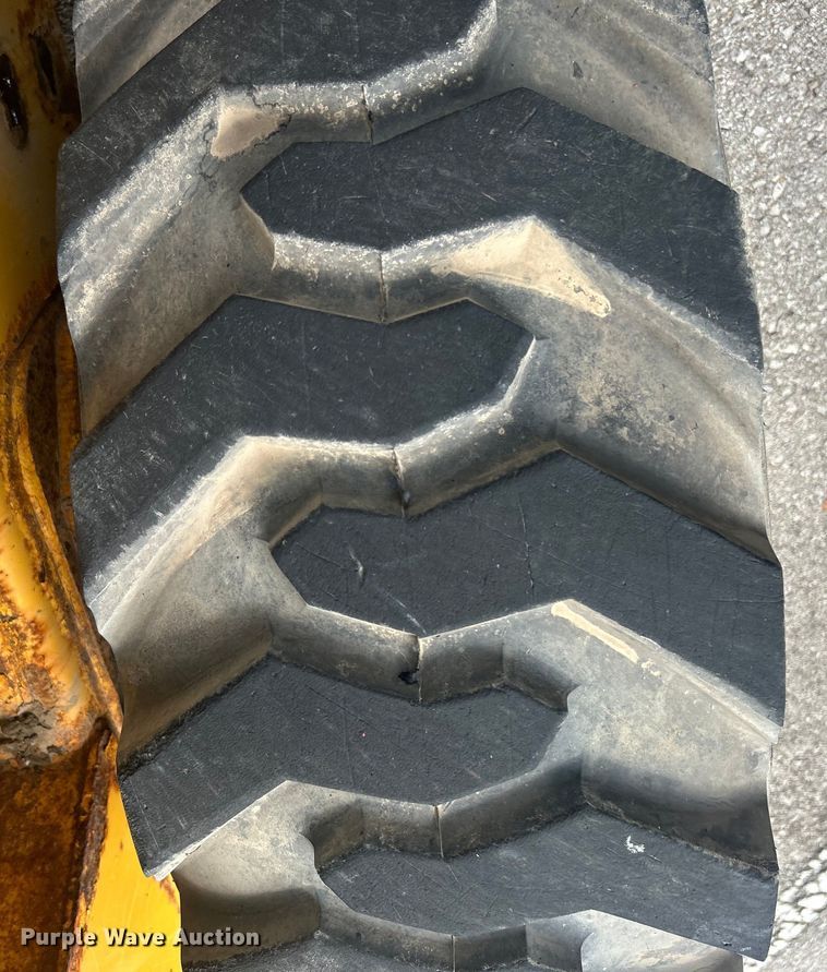 image for item EG0358 John Deere 332  skid steer loader