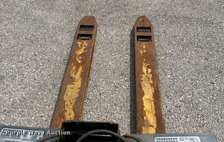 image for item EG0378 Yale MPB040ACN24C2748 pallet jack