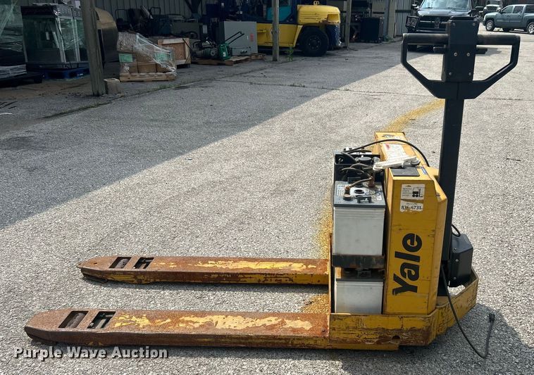 image for item EG0378 Yale MPB040ACN24C2748 pallet jack