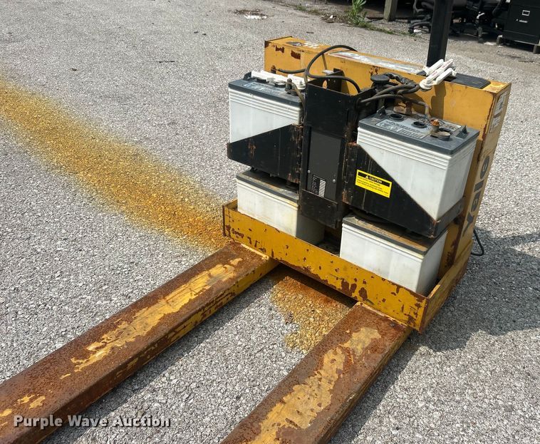image for item EG0378 Yale MPB040ACN24C2748 pallet jack