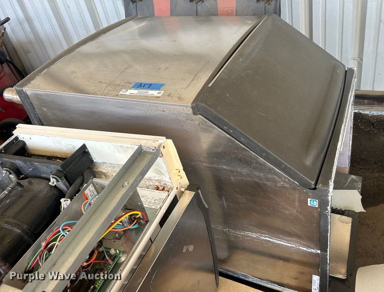 image for item EG0383 Manitowoc ice maker