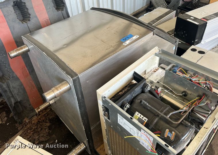 image for item EG0383 Manitowoc ice maker