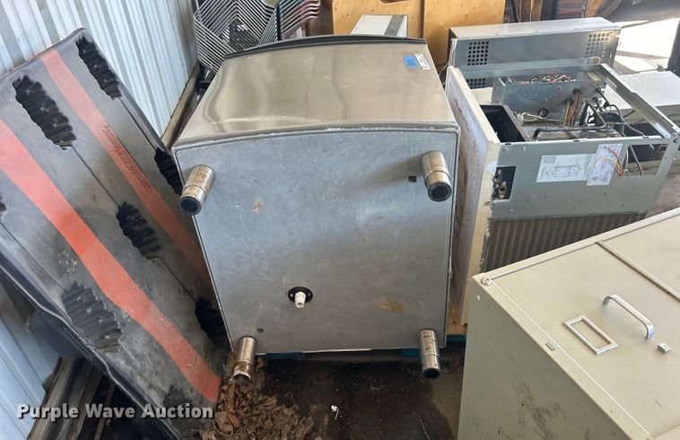 image for item EG0383 Manitowoc ice maker