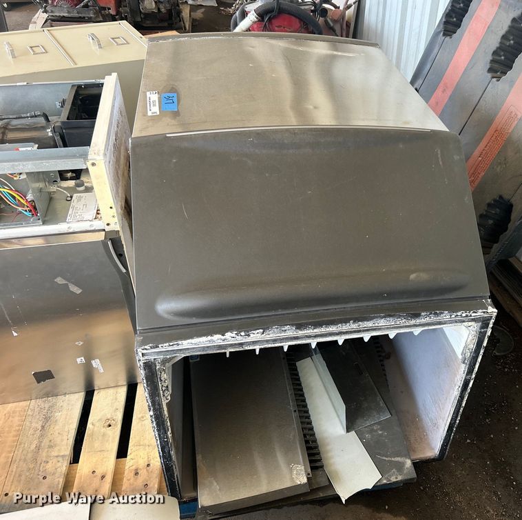 image for item EG0383 Manitowoc ice maker