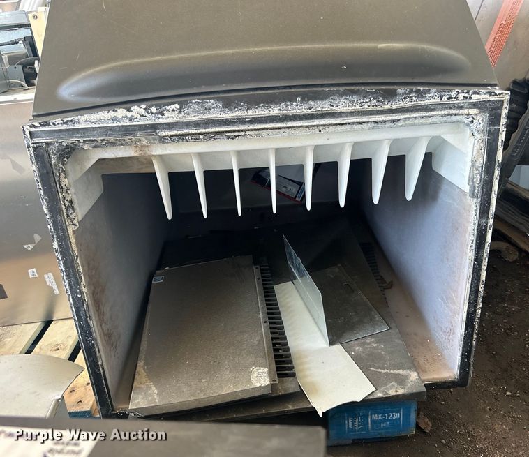 image for item EG0383 Manitowoc ice maker