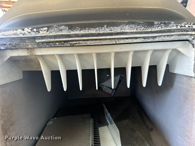 image for item EG0383 Manitowoc ice maker